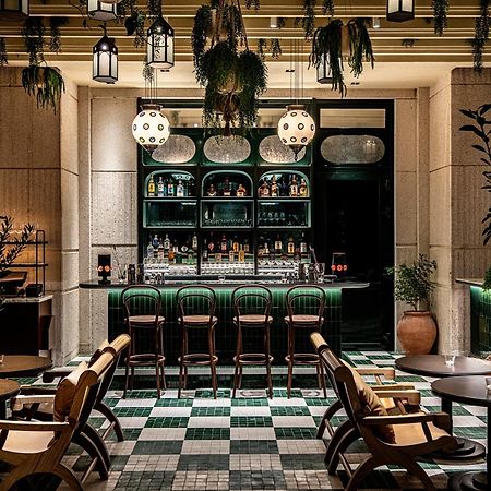 Four Seasons Hotel Ad Dawhah Esterno foto The Bar at The Standard London