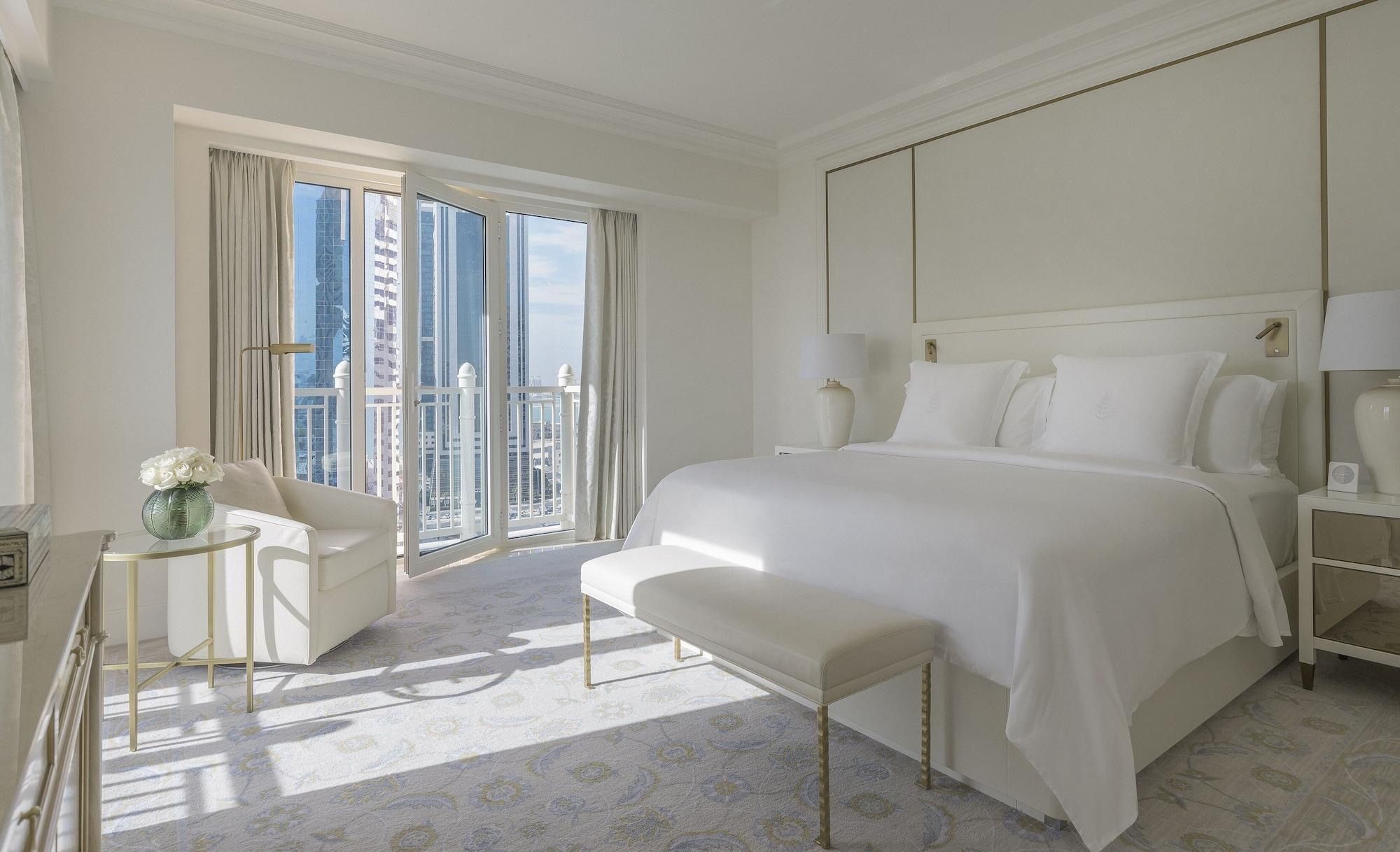 Four Seasons Hotel Ad Dawhah Esterno foto A bedroom at The Ivy Hotel
