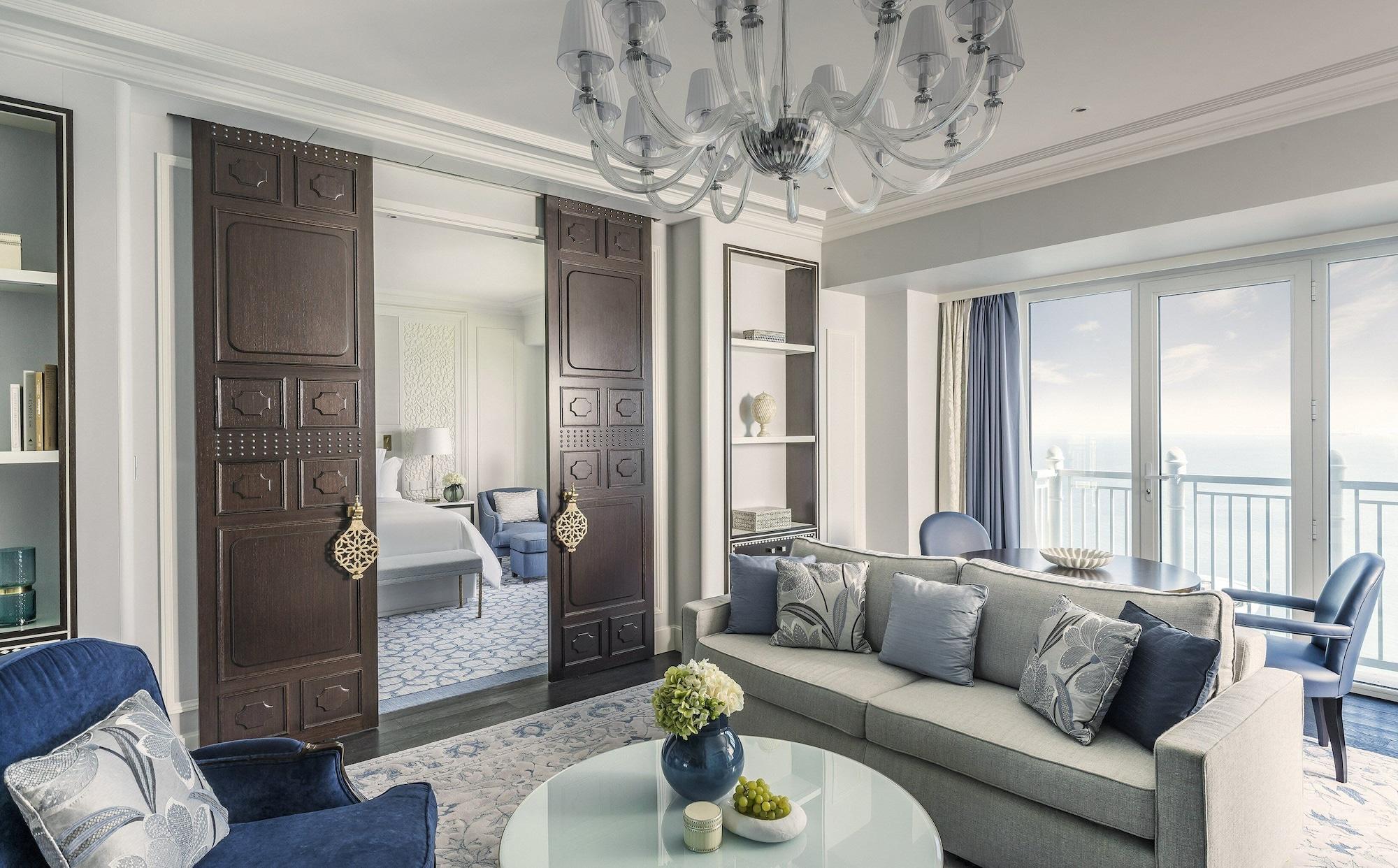 Four Seasons Hotel Ad Dawhah Esterno foto A suite at the Four Seasons Hotel