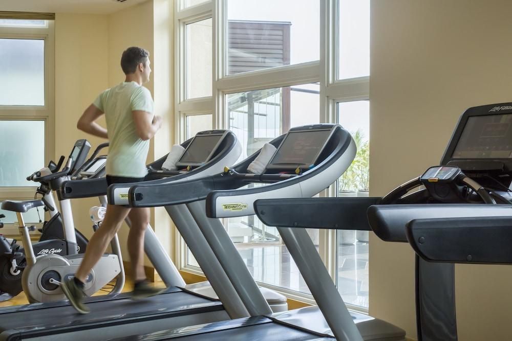 Four Seasons Hotel Ad Dawhah Esterno foto A treadmill