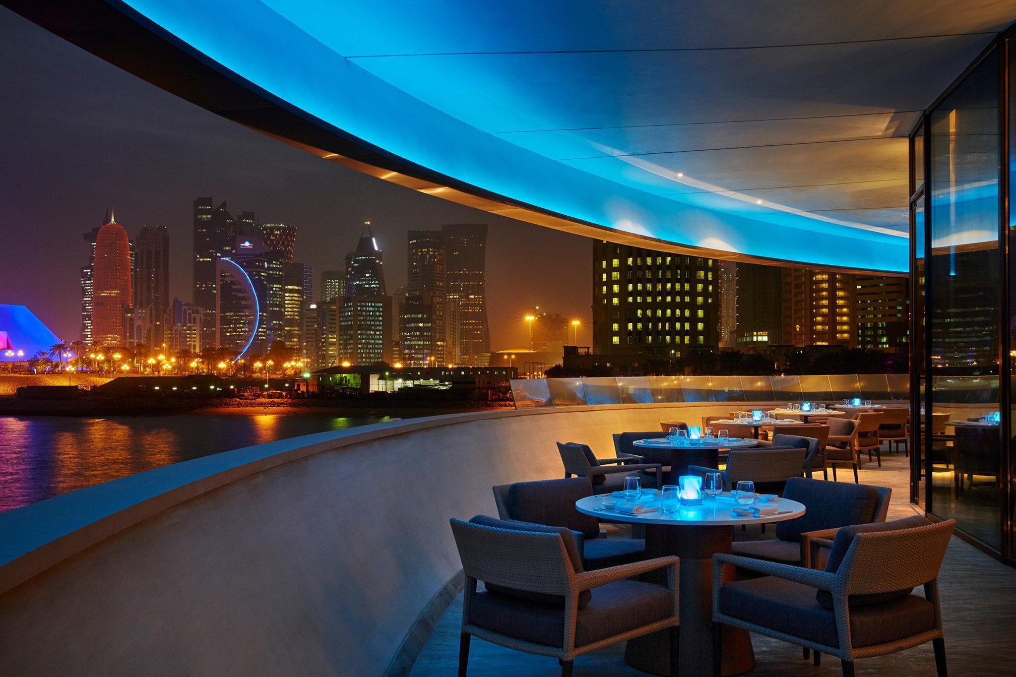 Four Seasons Hotel Ad Dawhah Esterno foto The Address Lounge at Dubai International Airport
