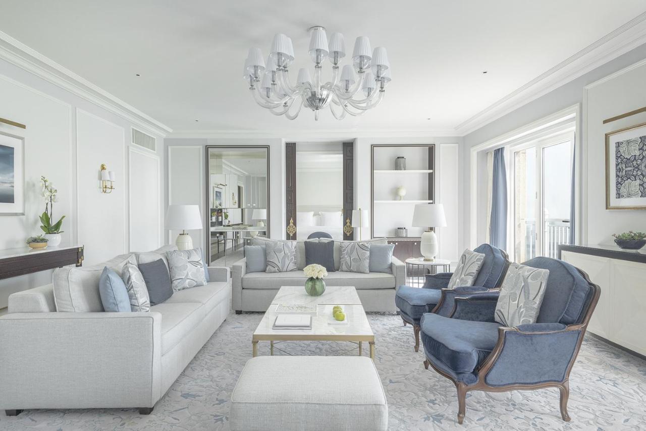 Four Seasons Hotel Ad Dawhah Esterno foto The living room of a suite at The Ritz-Carlton, Paris