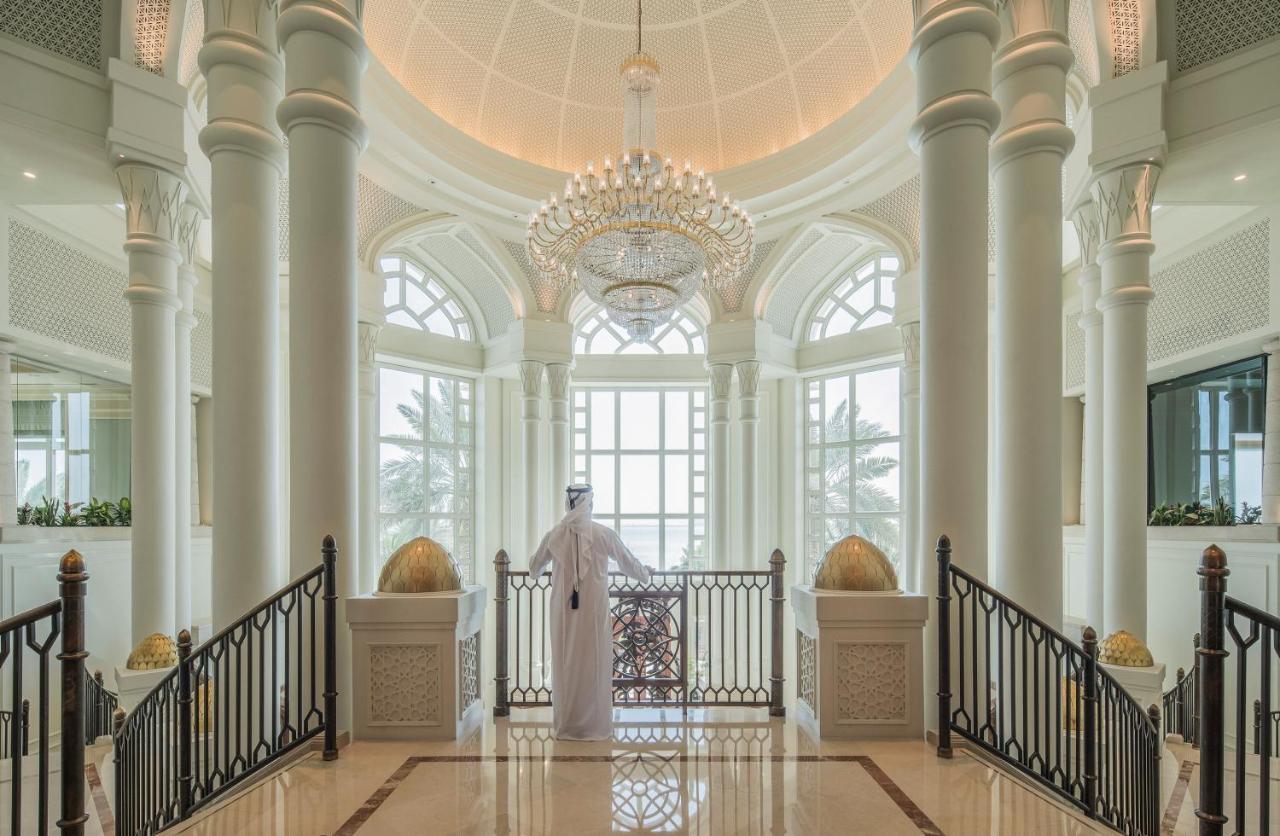 Four Seasons Hotel Ad Dawhah Esterno foto The hotel's lobby