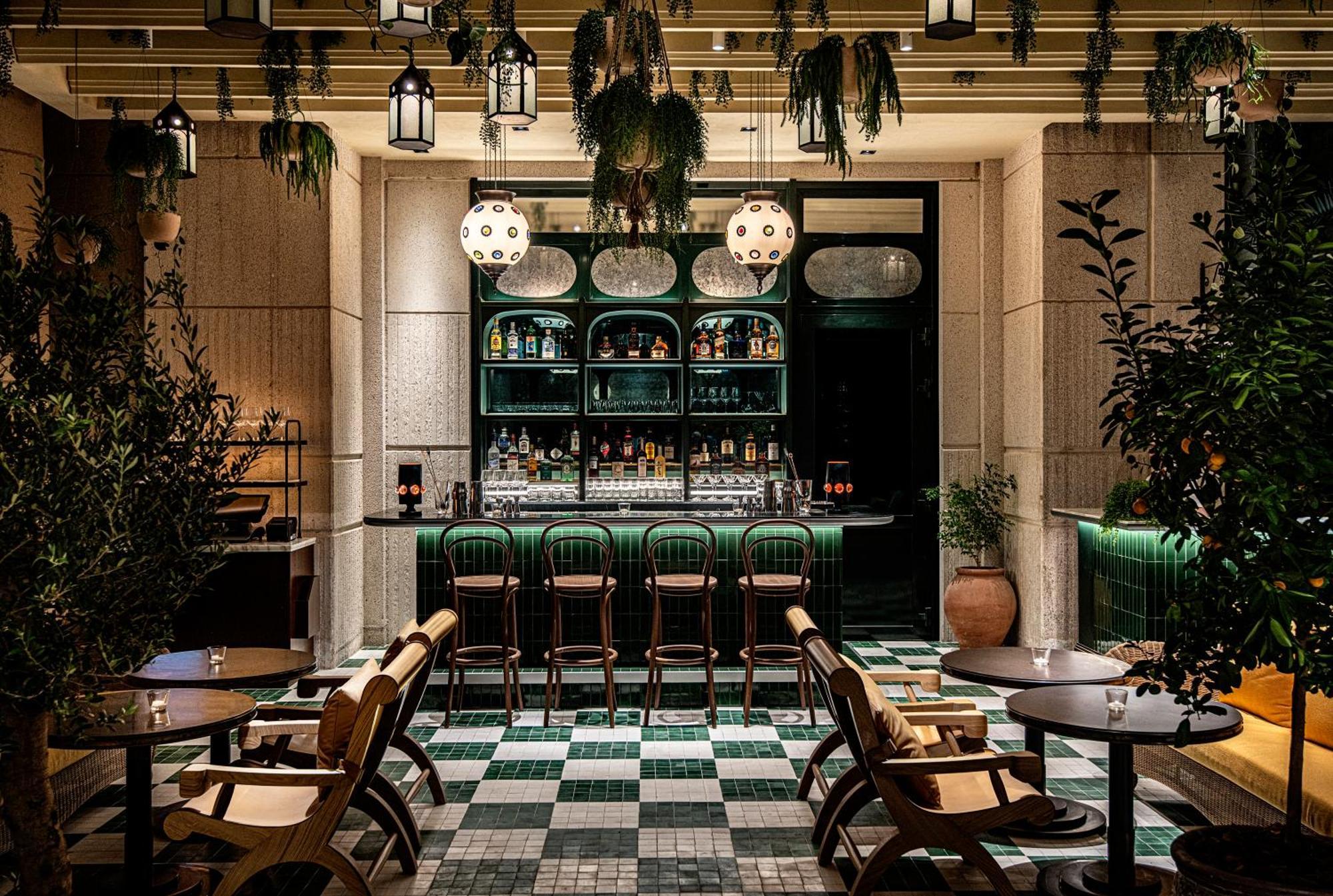 Four Seasons Hotel Ad Dawhah Esterno foto The Bar at The Standard London