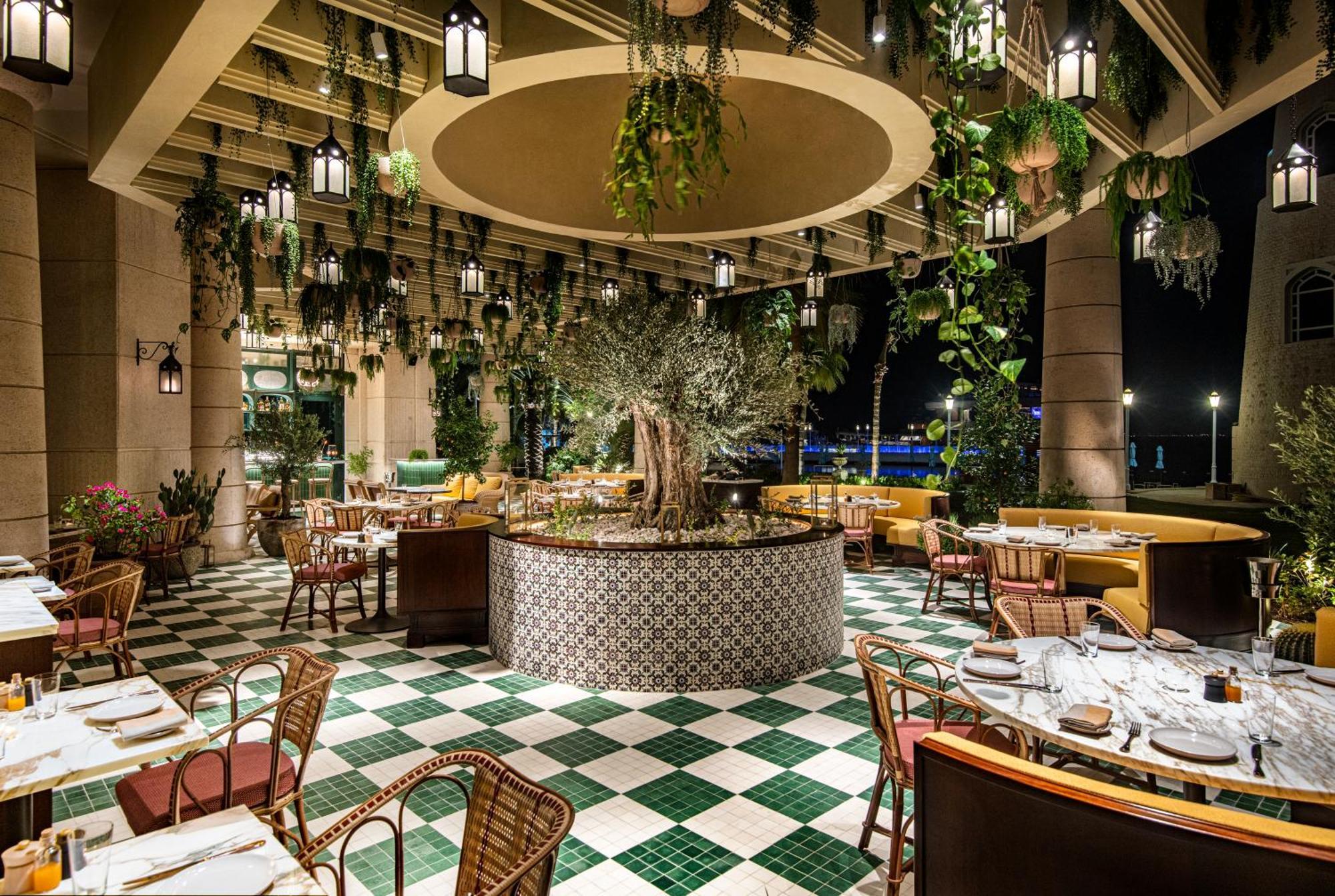 Four Seasons Hotel Ad Dawhah Esterno foto The restaurant's interior