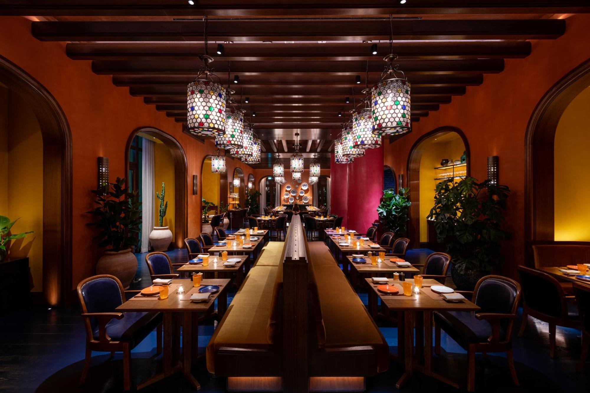 Four Seasons Hotel Ad Dawhah Esterno foto The interior of the restaurant